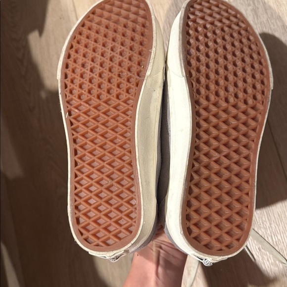 Vans - Picture 4 of 5